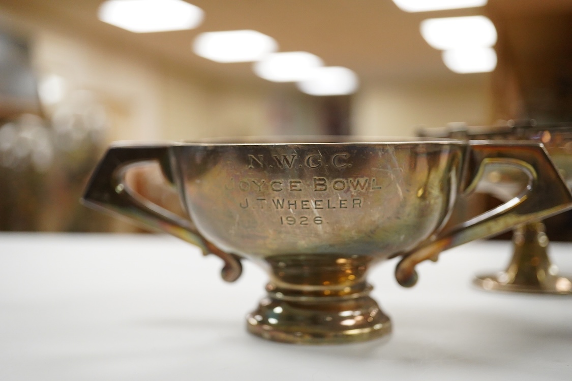 Five assorted George V silver trophy cups including two tri-handled, approx. 12.2cm and a silver bon-bon dish, with pierced border, 19.3oz.
